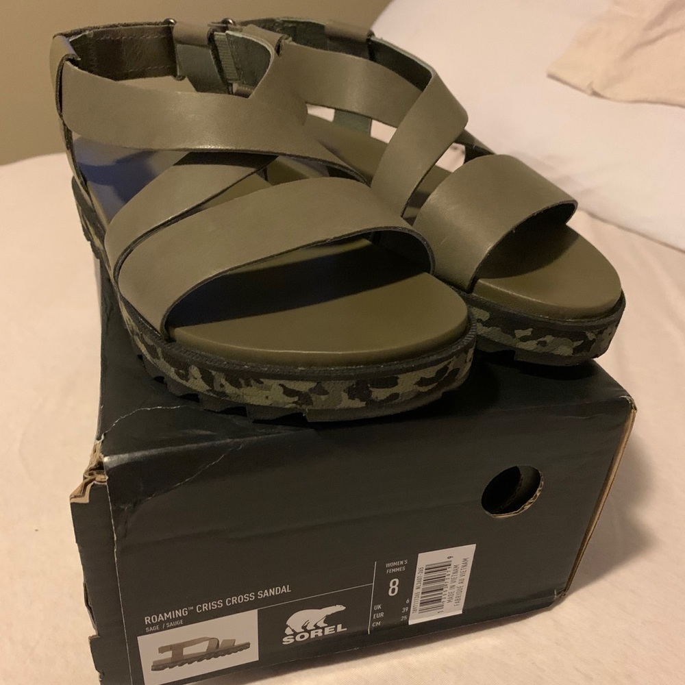 Sorel sandal in great condition sage green.